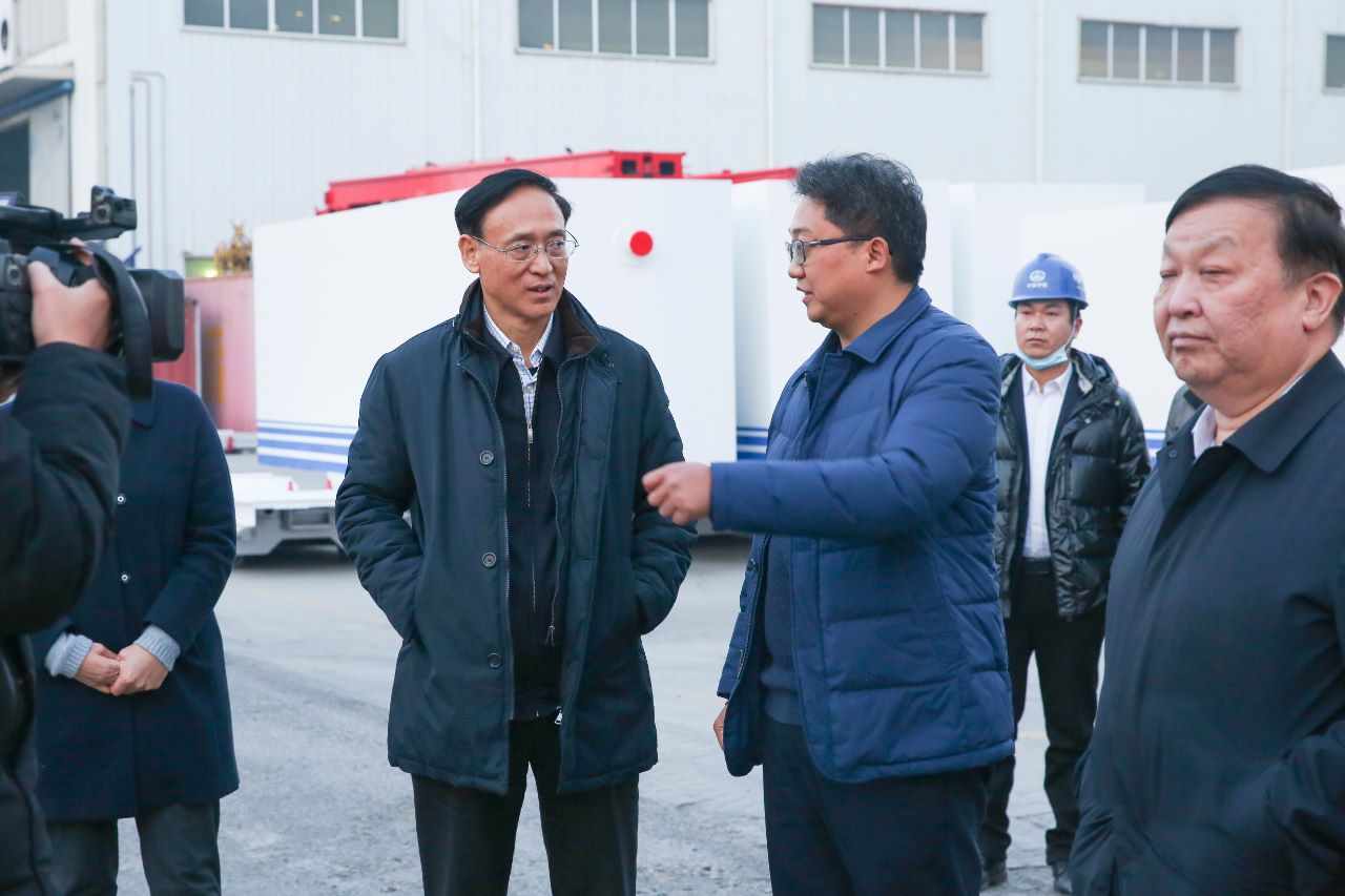新鄉(xiāng)市委書記張國(guó)偉到中鐵裝備集團(tuán)設(shè)備公司調(diào)研
